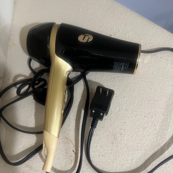 T3 Featherweight‎ 2 Hair Dryer - Model # 73828 - Black/Gold - Picture 9 of 15
